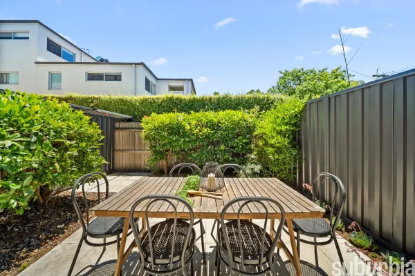8/52 Macleay Street (1/19)