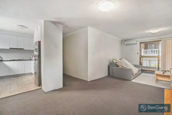 8/71-75 Meredith Street (1/5)