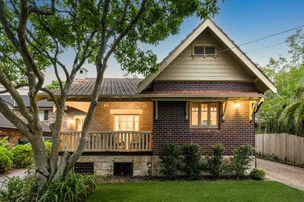 8 Canberra Street (1/20)