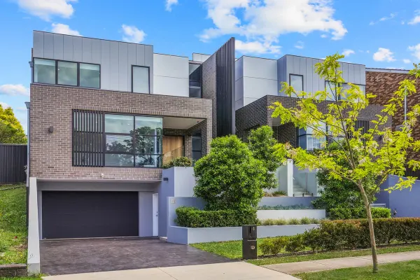 8 Cottee Drive (1/25)