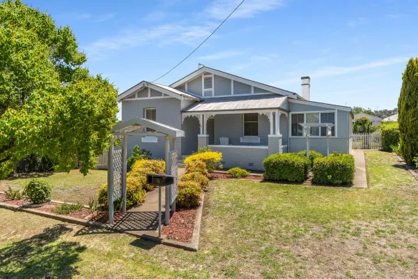 8 Courallie Street (1/1)