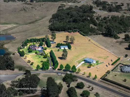 8 Equestrian Drive (1/33)