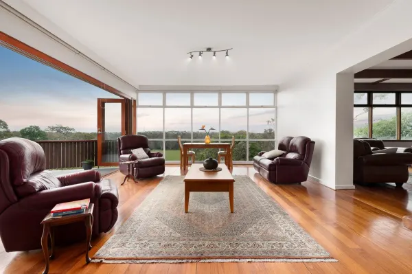 8 Glenard Drive (1/22)