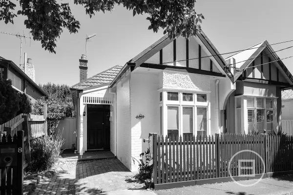 8 Larnook Street (1/2)