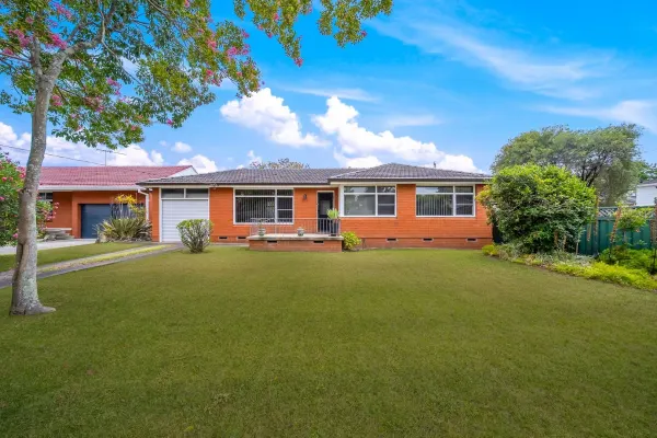 8 Lillian Crescent (1/11)