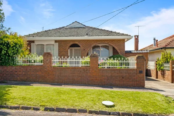 8 Mavis Street (1/25)