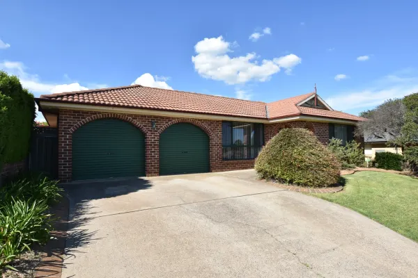 8 Melville Place (1/28)