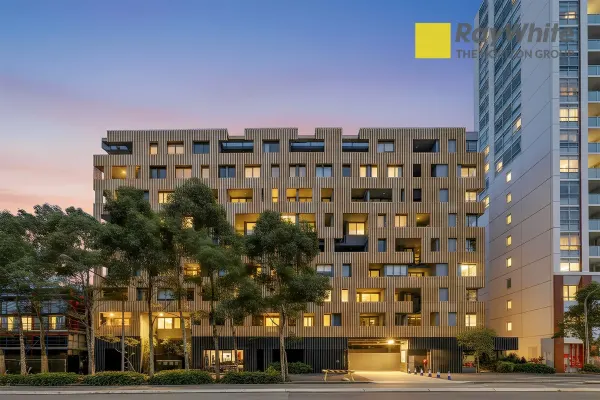 801/17 Gadigal Avenue (1/18)
