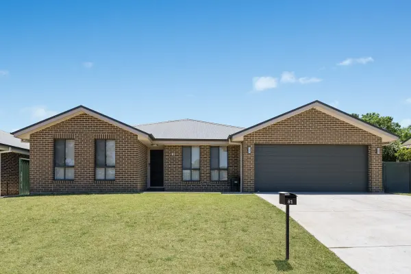 81 Colville Street (1/12)