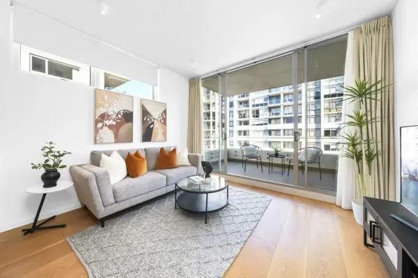 810/4 Saunders Close (1/9)