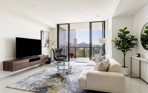 811/1 Hutchinson Walk (1/9)