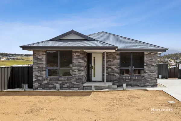 82 Dolina Drive (1/16)