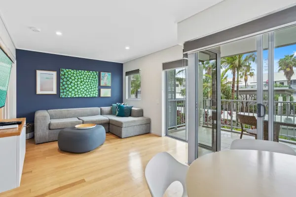 8208-09/1-25 Bells Boulevard (1/25)