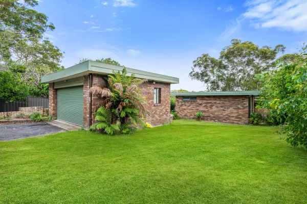 85B Carina Road (1/12)