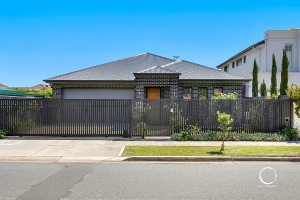 8A Flinders Parade (1/32)