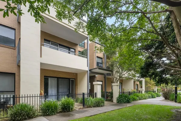 9/1 Greenfield Drive (1/10)