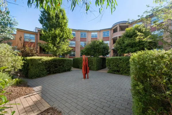 9/101 Hennessy Street (1/14)