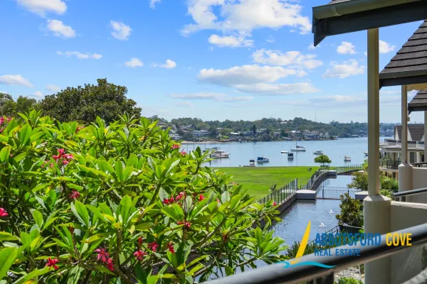 9/2 Harbourview Crescent (1/18)