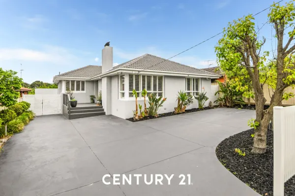 9 Ladner Court (1/16)