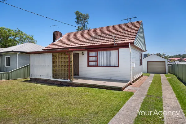9 Merewether Street (1/11)