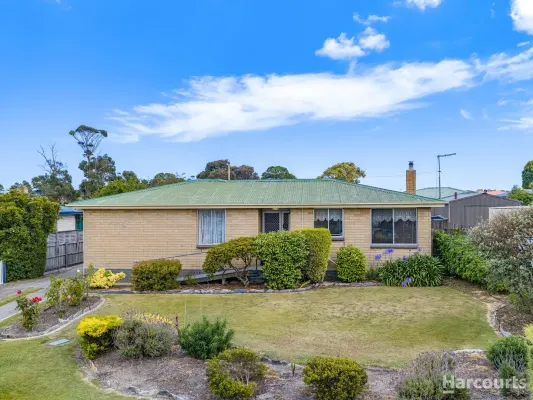 9 Roberts Avenue (1/19)