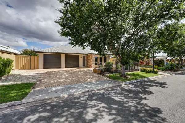 90 Aldinga Beach Road (1/1)