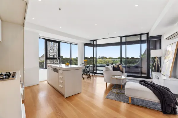 906/38 Albert Road (1/18)