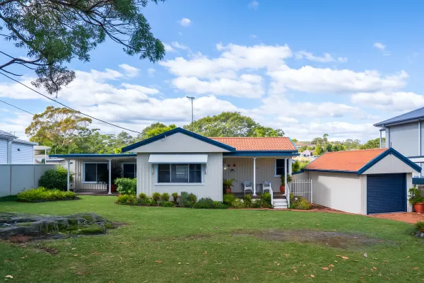 98 Oyster Bay Road (1/16)