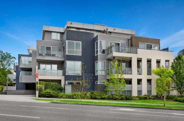 G03B/170 Manningham Road (1/11)