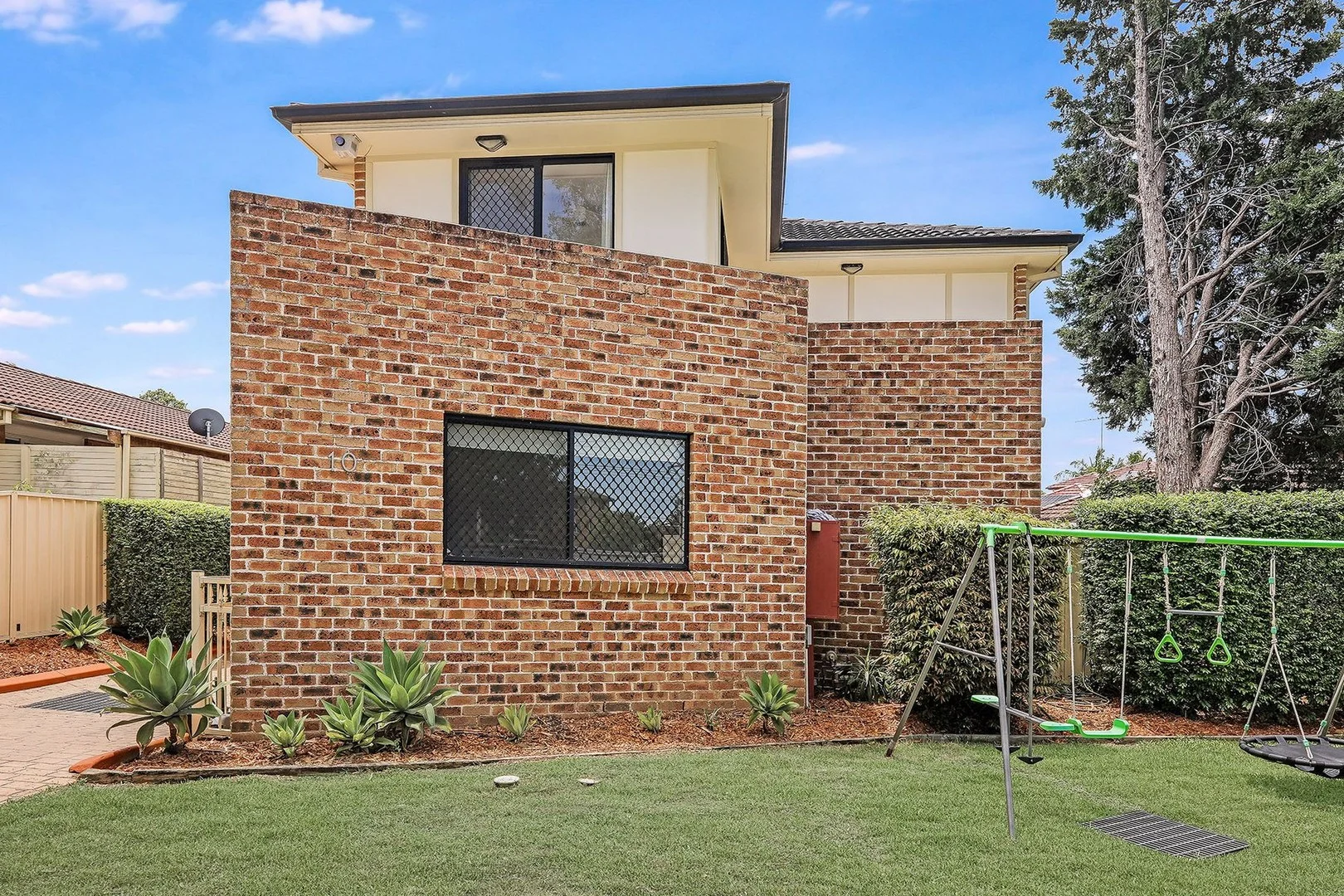 1/10 Wiruna Crescent (1/9)