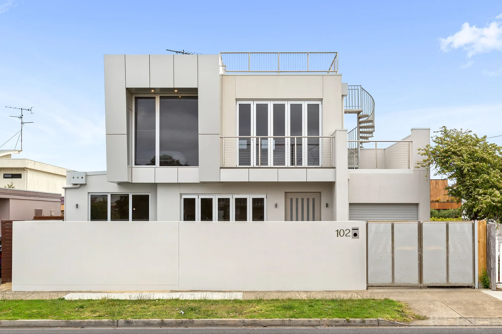 1/102 The Terrace - Image 2
