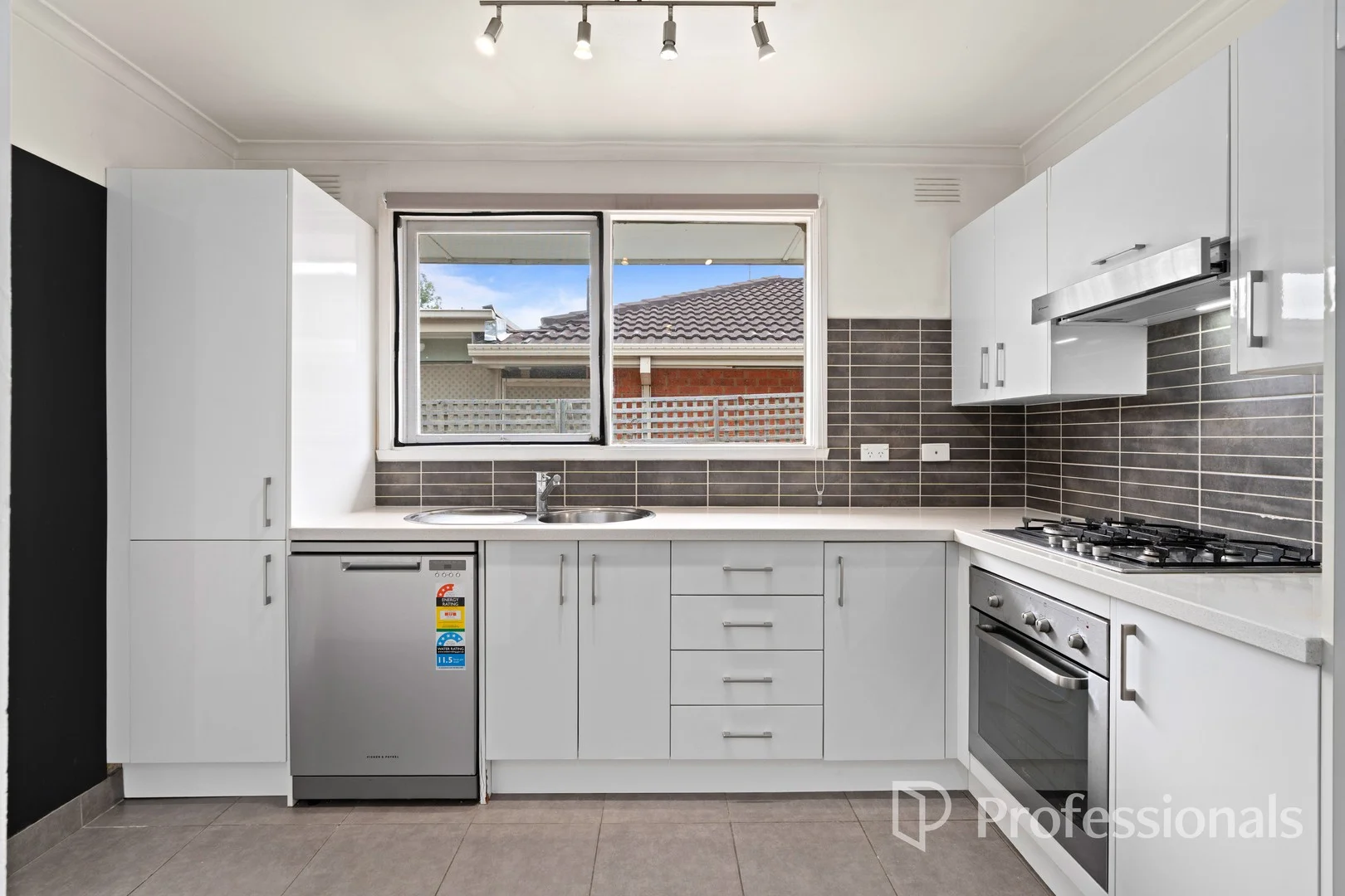1/11 Mindara Avenue (1/11)