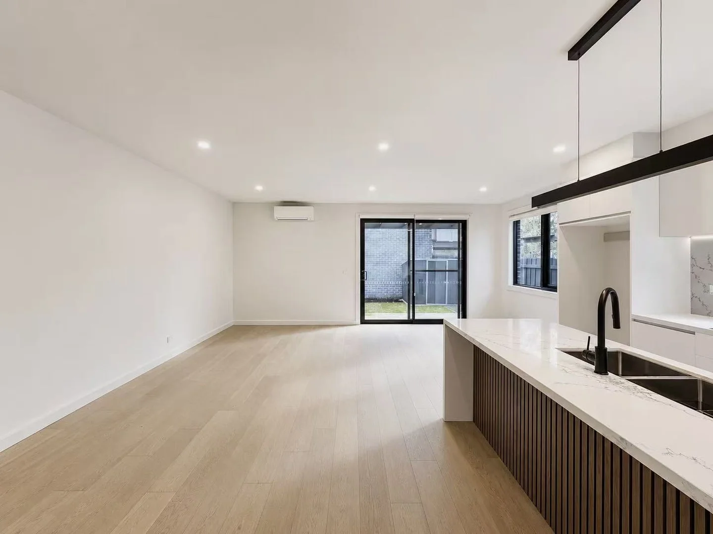 1/27 Alfred Grove - Image 2