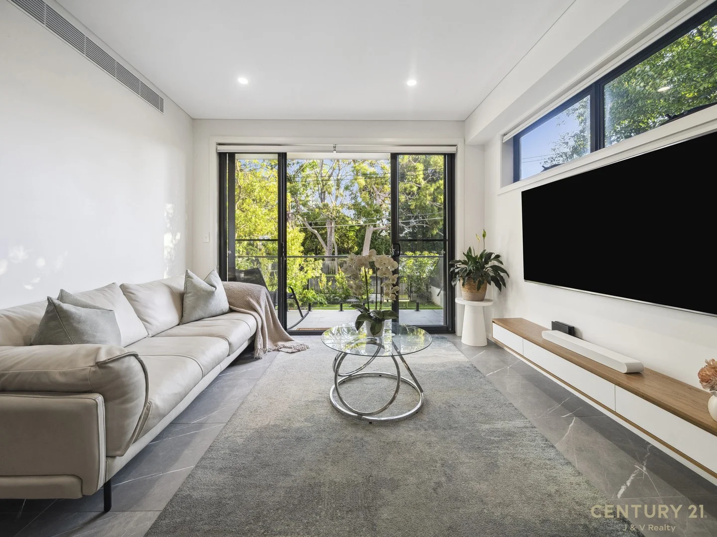 1/3-5 Winston Street (1/11)