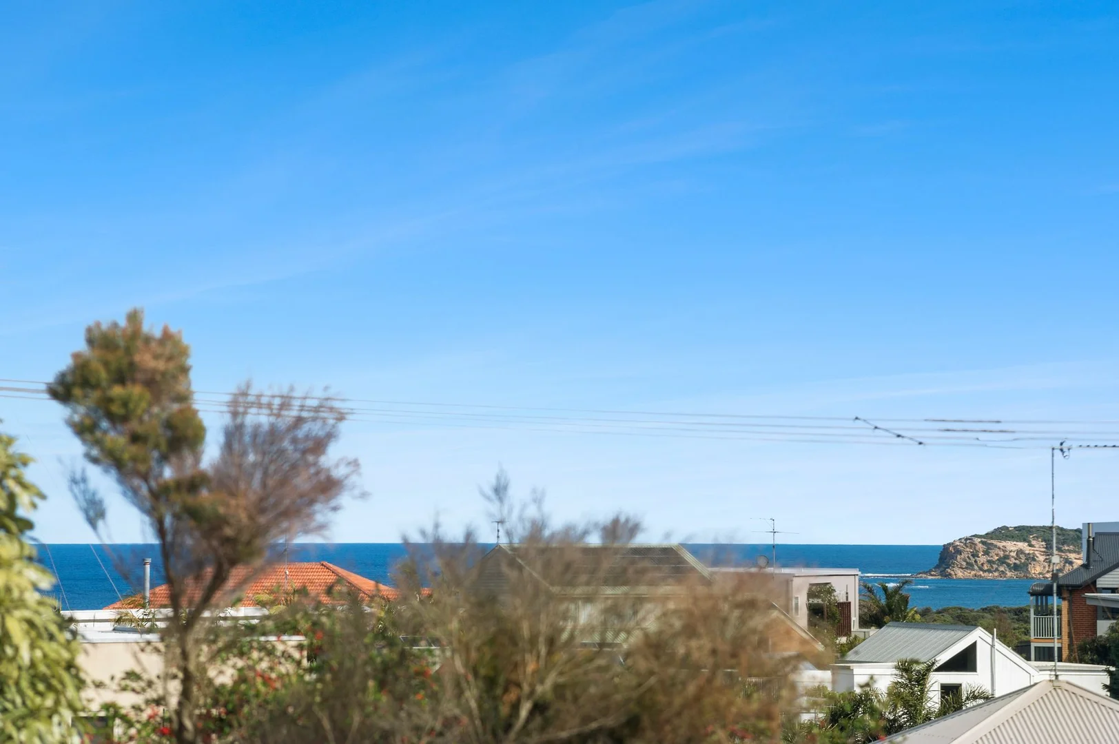 1/4 Dolphin Court - Image 3