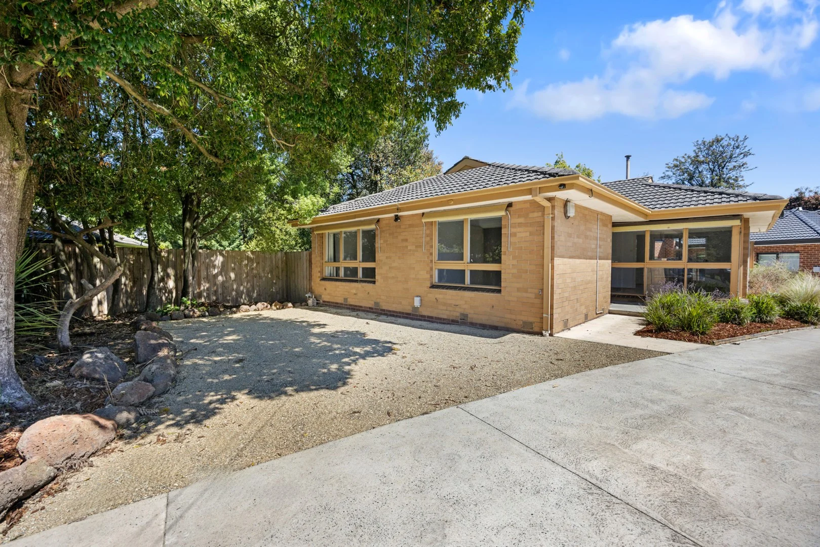 1/5 Hamilton Close (1/1)