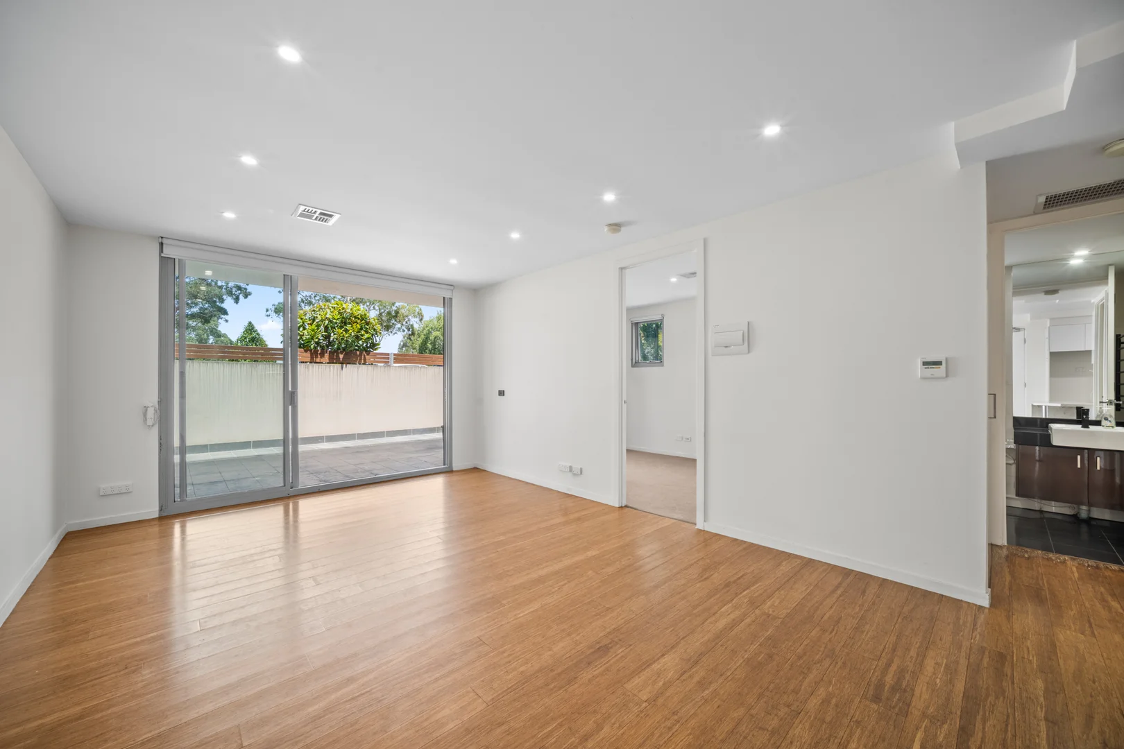 1/927 Doncaster Road - Image 3