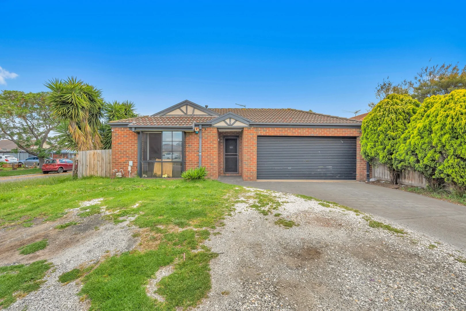 1 Benaud Close (1/20)