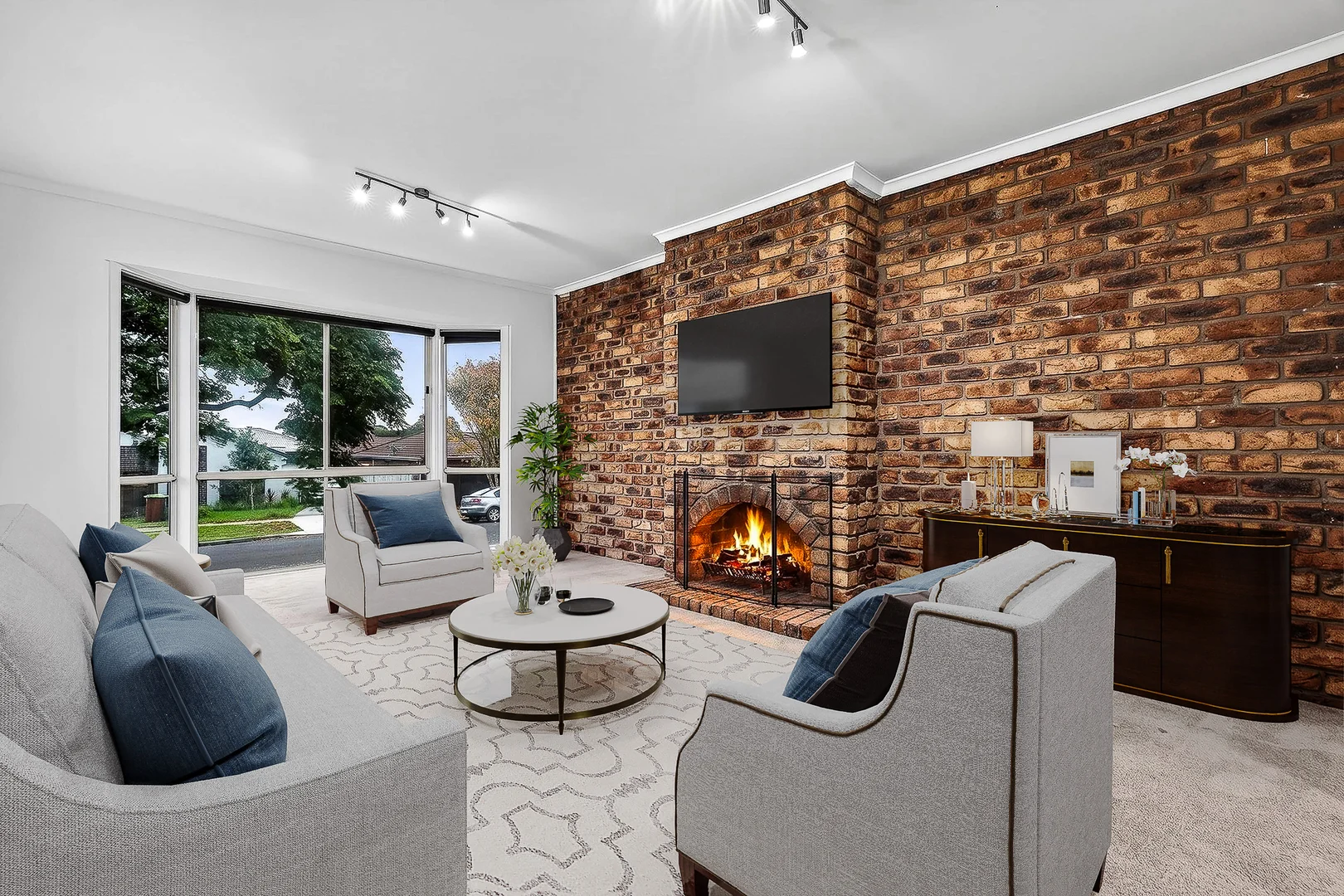1 Bruce Court - Image 2