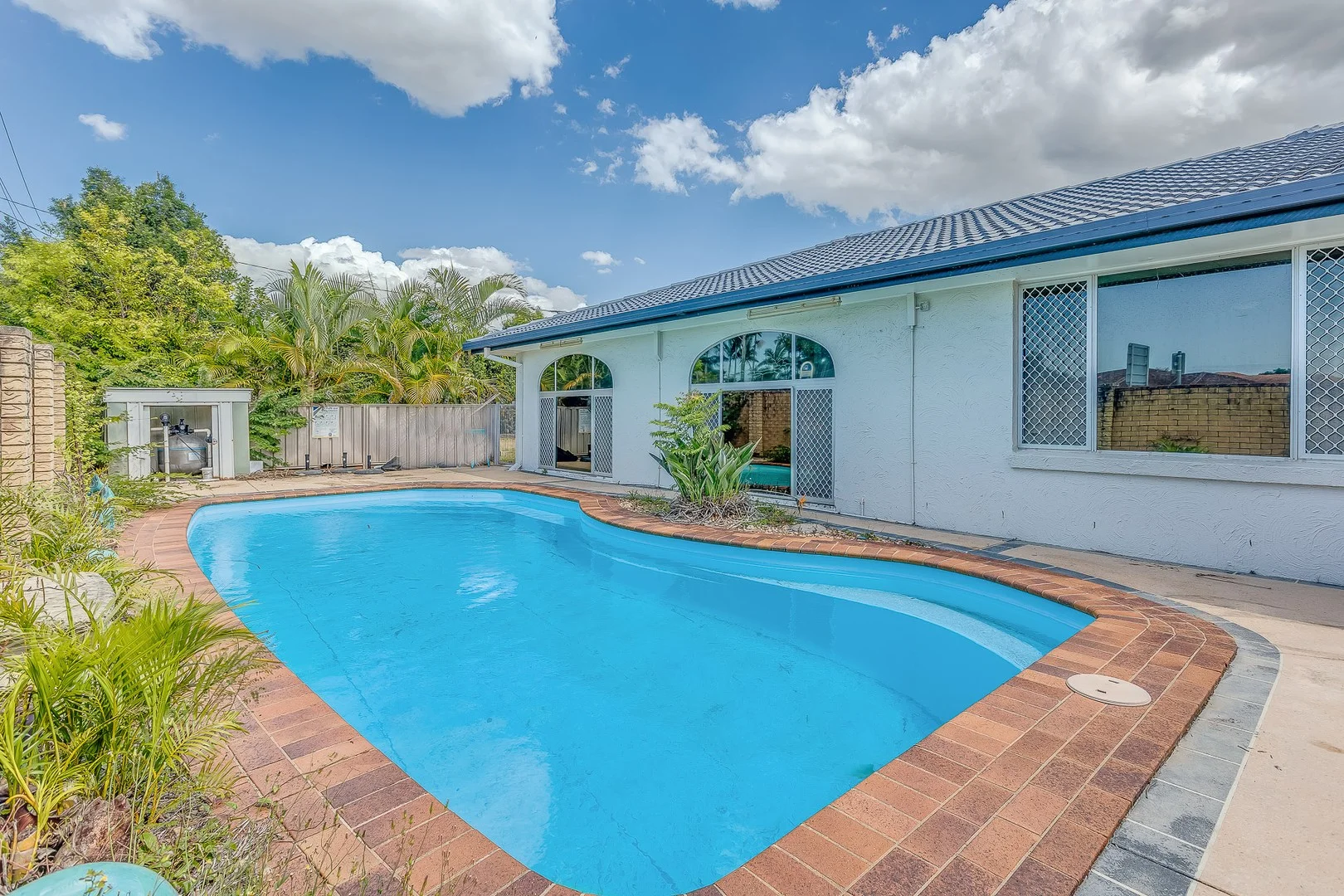 1 Chestnut Drive (1/1)