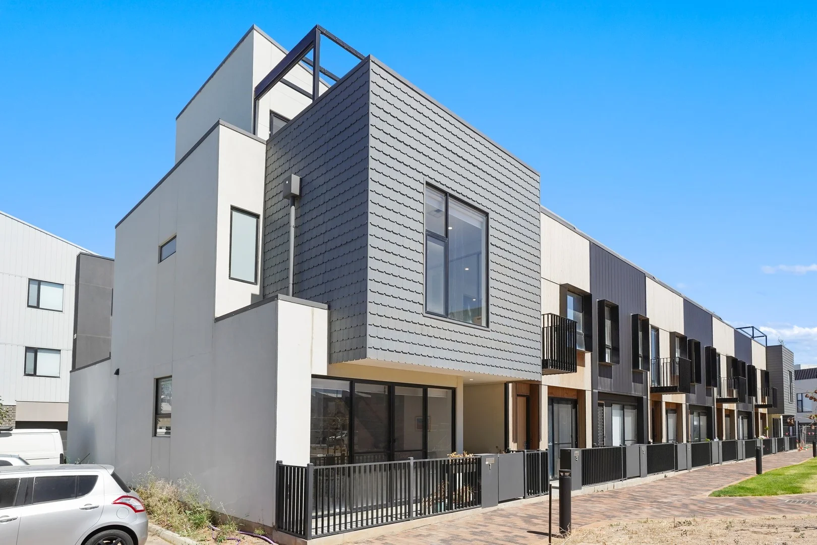 1 Hobart Lane (1/1)