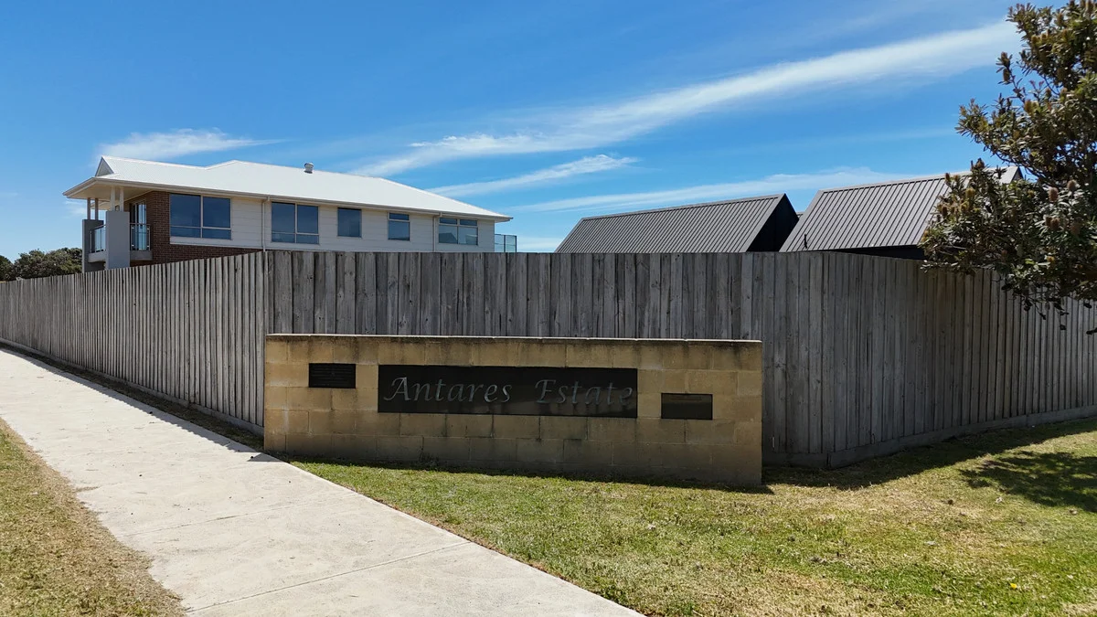 1 Lochard Street - Image 4