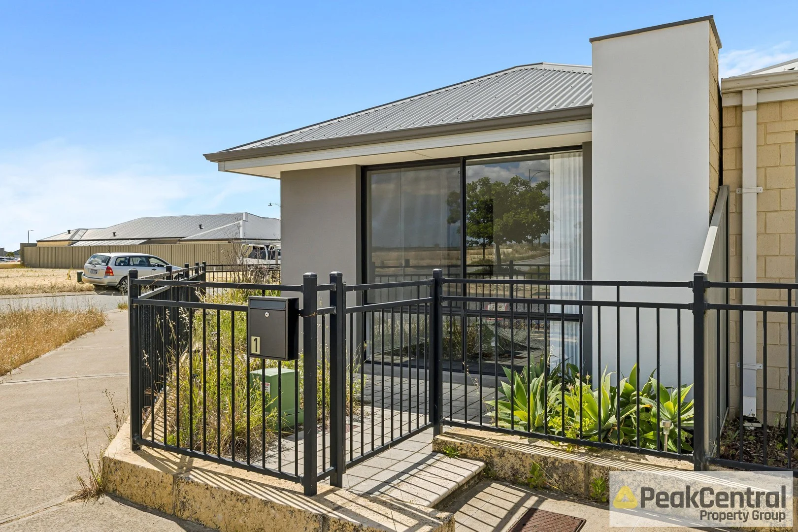 1 Paradoxa Road (1/20)