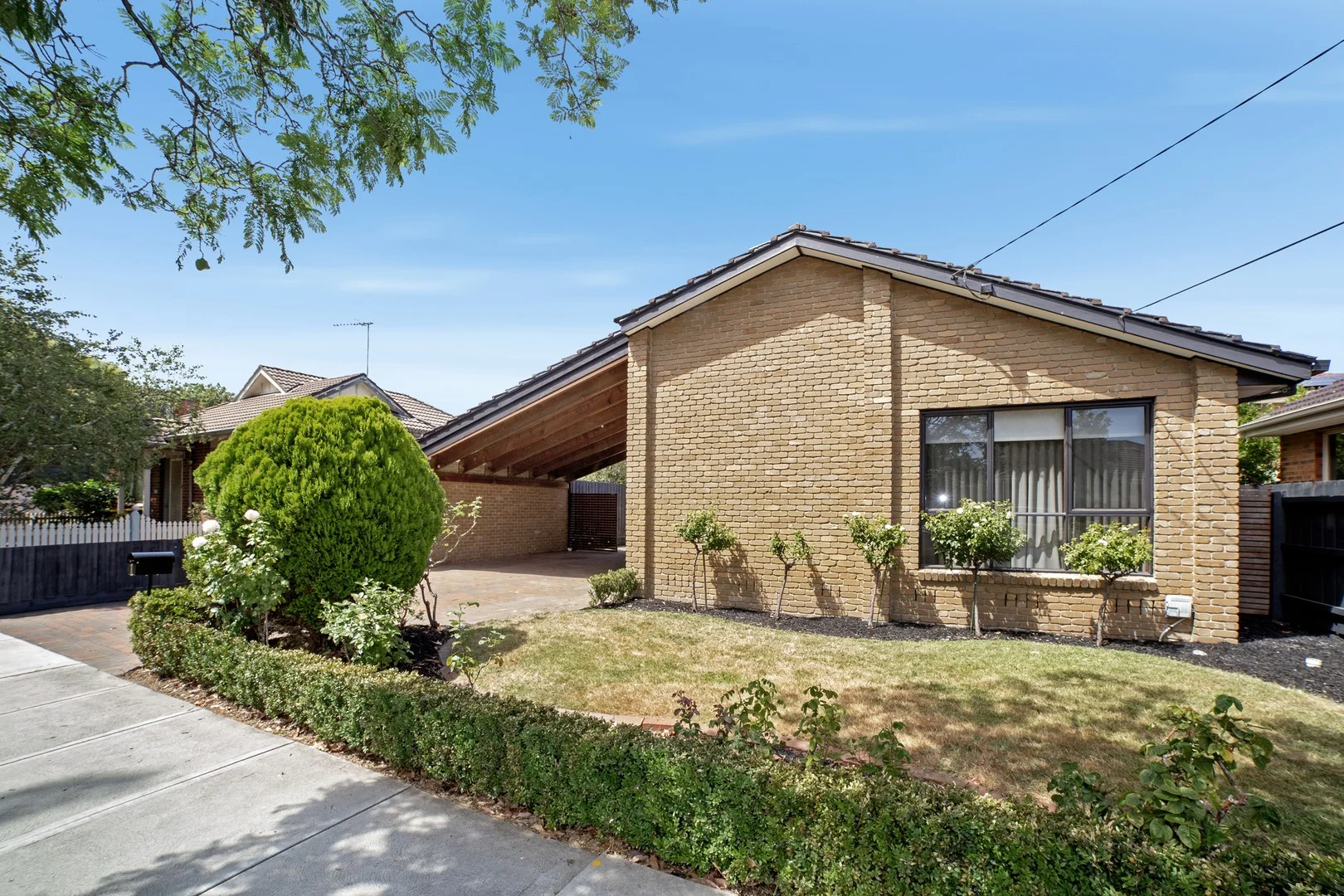 1 Wilgra Crescent (1/15)