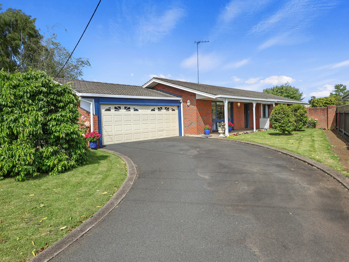 1 William Court (1/11)
