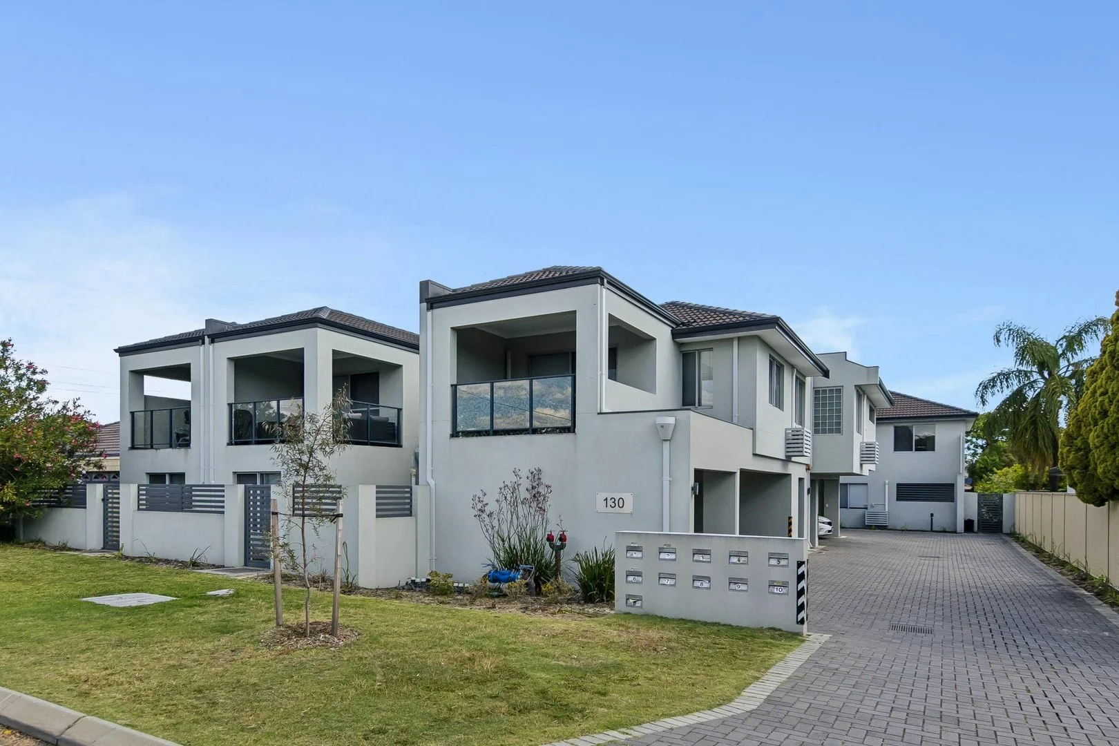 10/130 Arlunya Avenue (1/20)