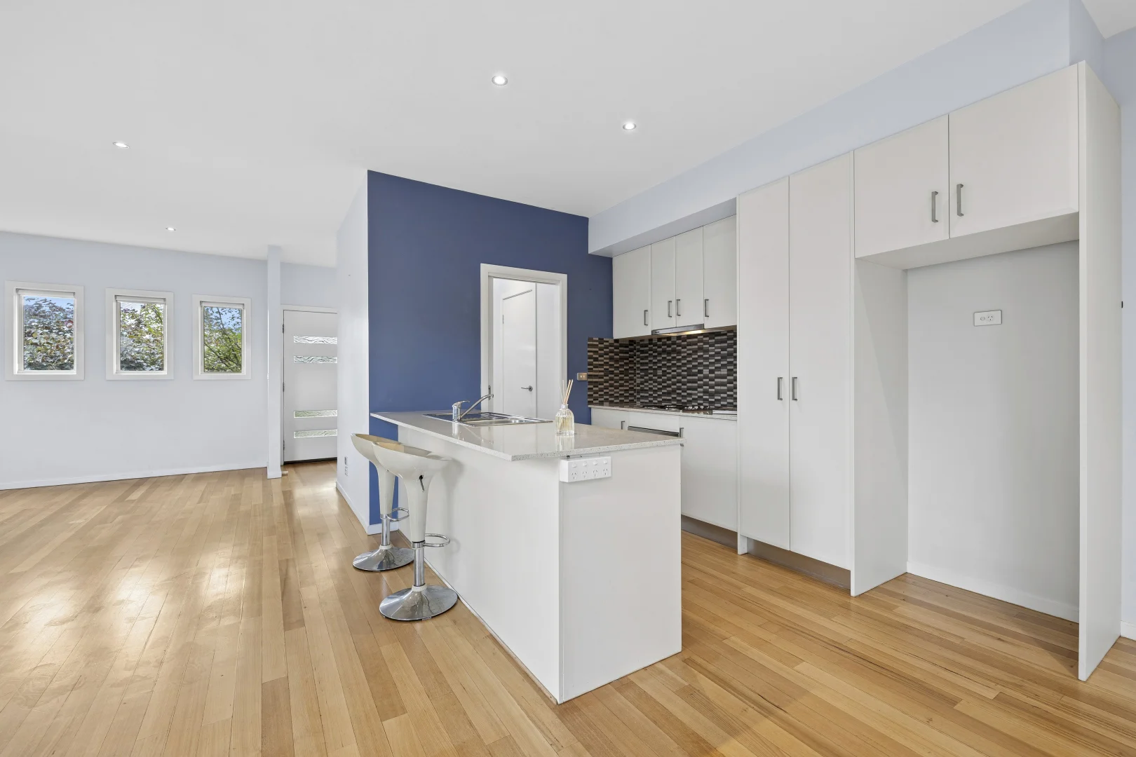 10/34 Smith Street - Image 2