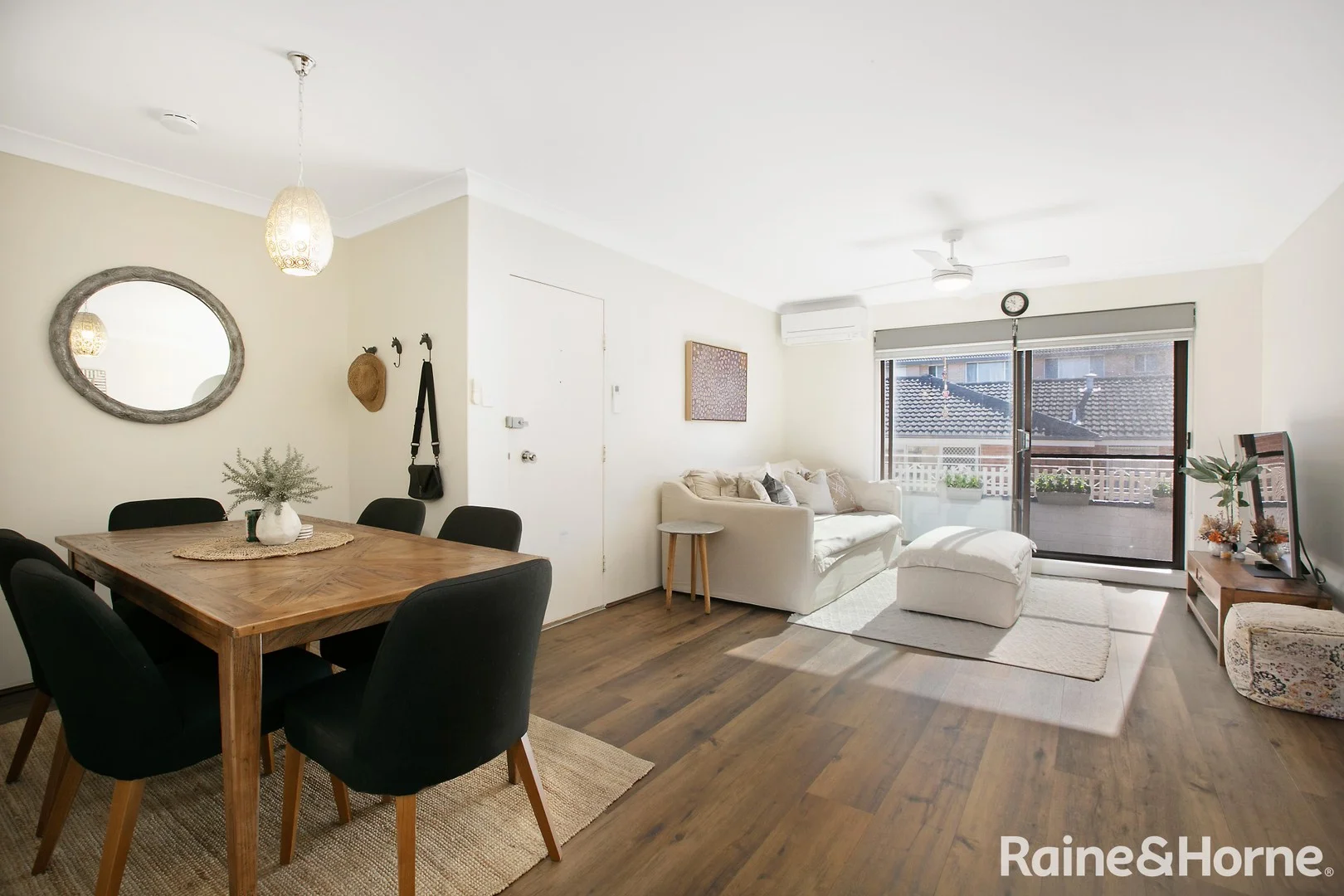 10/82-84 Hunter Street (1/9)