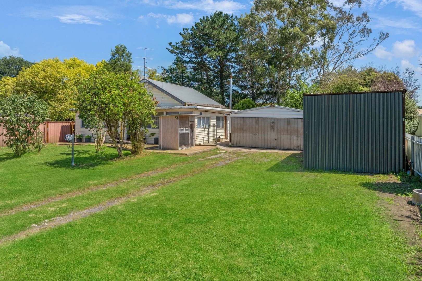 10 Beaconsfield Road (1/9)
