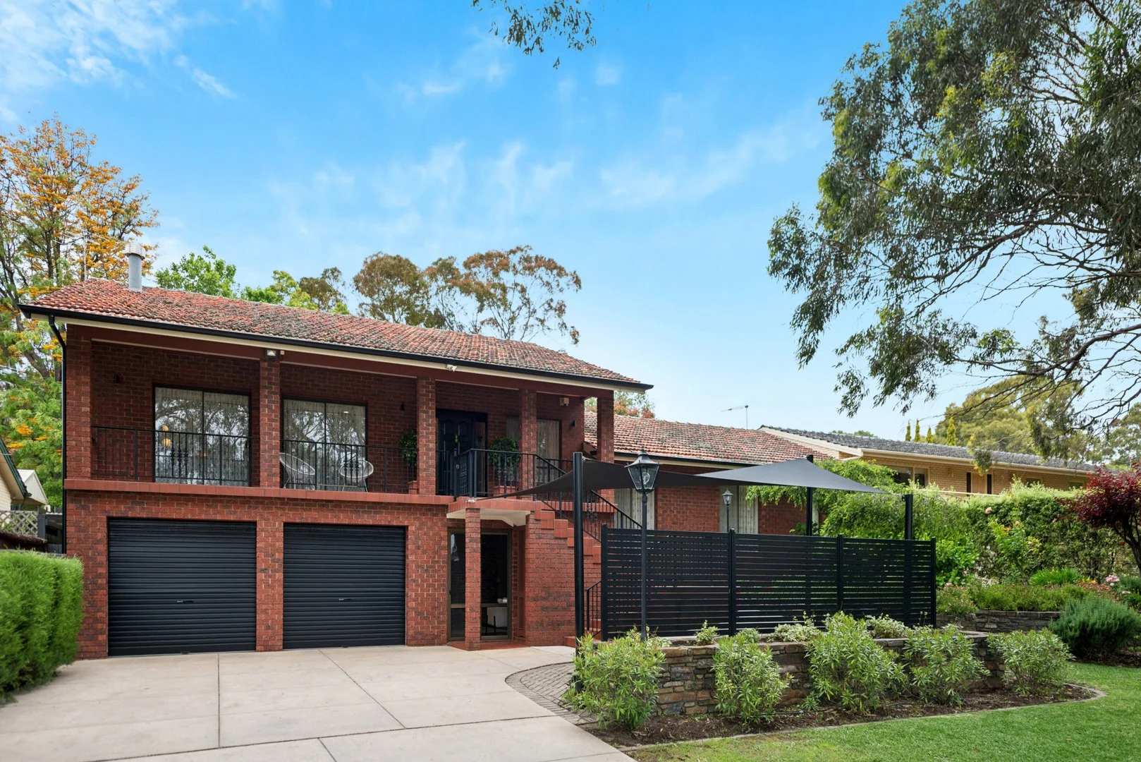 10 Botanic Avenue (1/24)